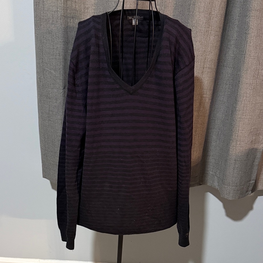 GAP Men's V-Neck Sweater - Italian Merino Wool